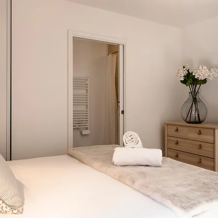 Leo - 2br, Modern, Lift Access, Mountain Views *