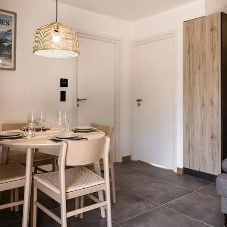 Apartment Leo - 2br, Modern, Lift Access, Mountain Views *