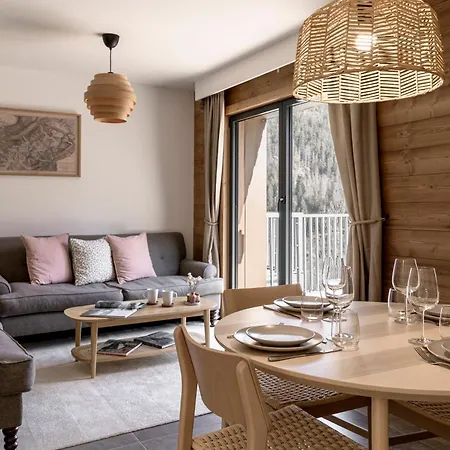 Leo - 2br, Modern, Lift Access, Mountain Views *