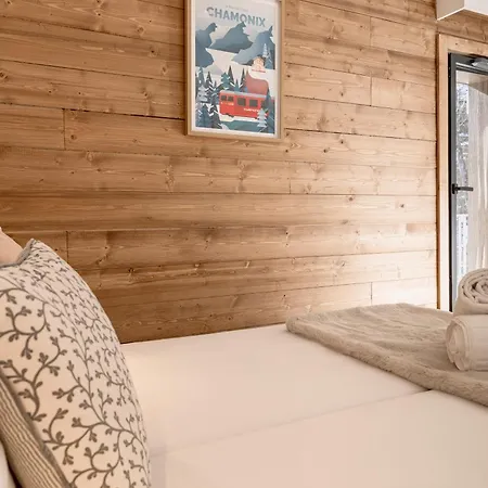 Leo - 2br, Modern, Lift Access, Mountain Views *