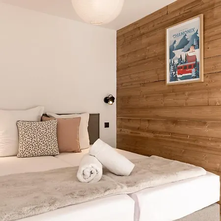 Leo - 2br, Modern, Lift Access, Mountain Views *