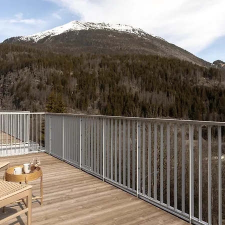 Leo - 2br, Modern, Lift Access, Mountain Views *