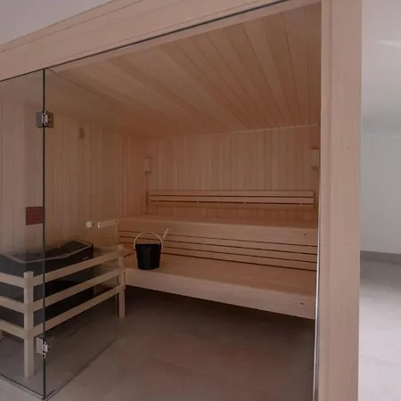 Leo - 2br, Modern, Lift Access, Mountain Views *